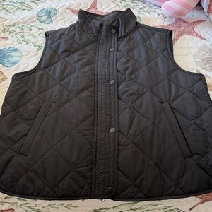 Maurice’s Black Quilted Vest. Med snaps/zipper